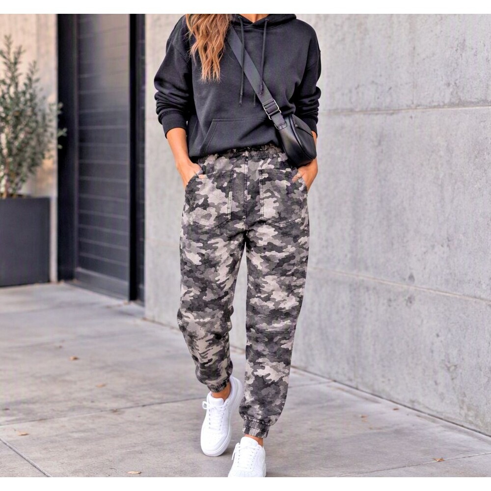 Spanx Camo Pull On Cargo Pants Women's Size S Gray Camouflage Athleisure Joggers